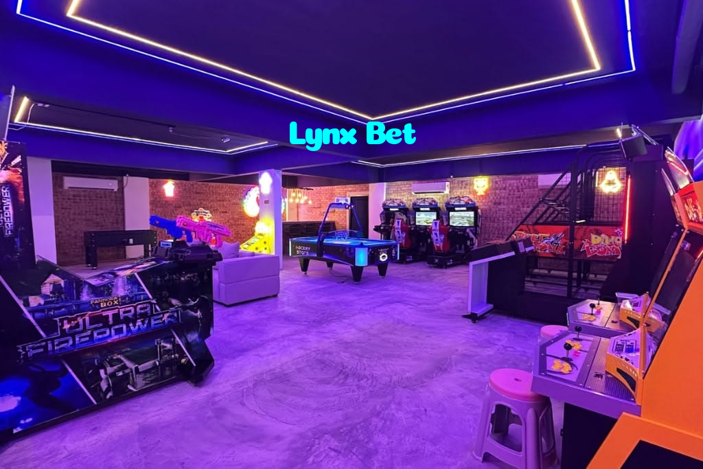 Lynx Bet casino presented on mobile device in Pakistan with slots and live games